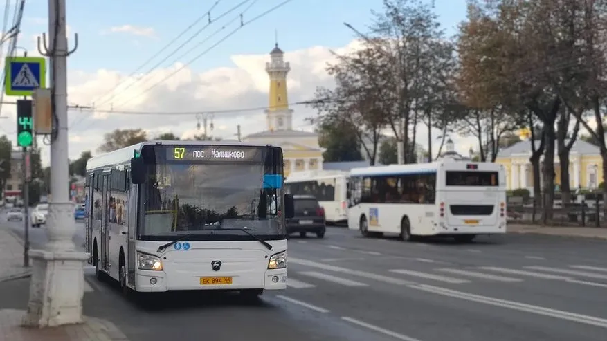 Главная картинка новости: В Костроме на День Победы введут дополнительные автобусы