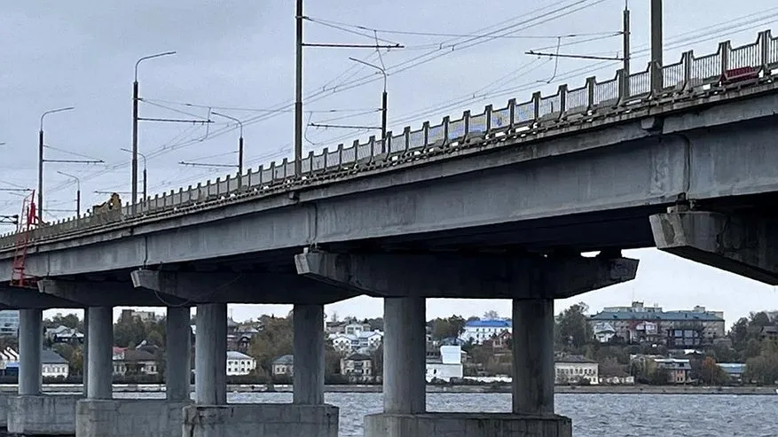 Главная картинка новости: Костромским компаниям рекомендуют скорректировать графики на время работ на мосту через Волгу
