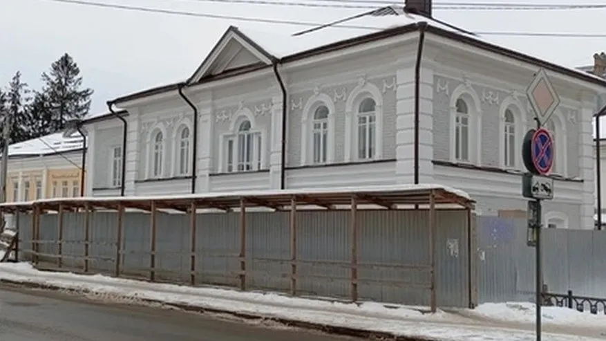 Главная картинка новости: В Костроме завершена реставрация фасада одной из первых промышленных усадеб города на углу Лермонтова и Советской