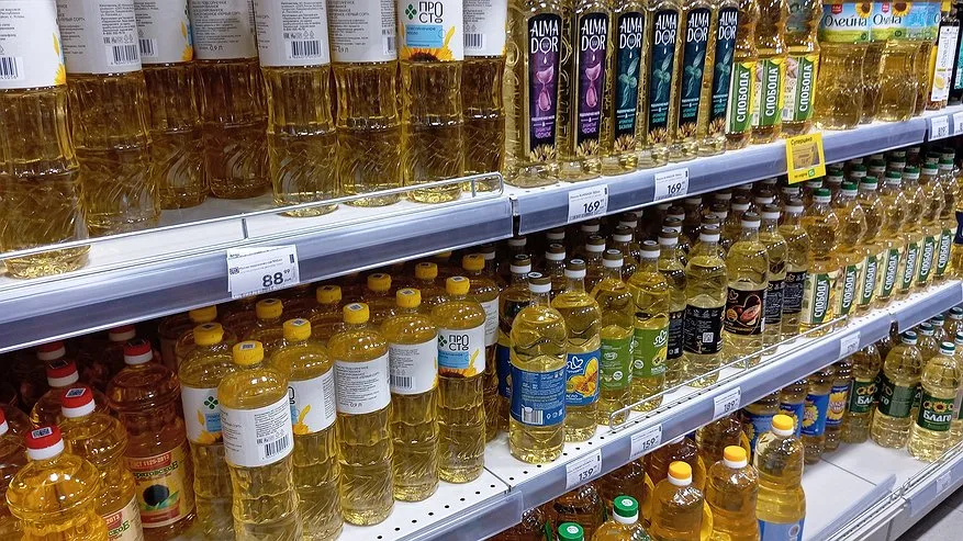Главная картинка новости: Это масло берите по 4 бутылки: в Роскачестве назвали лучшие бренды подсолнечного масла для блинов на Масленицу