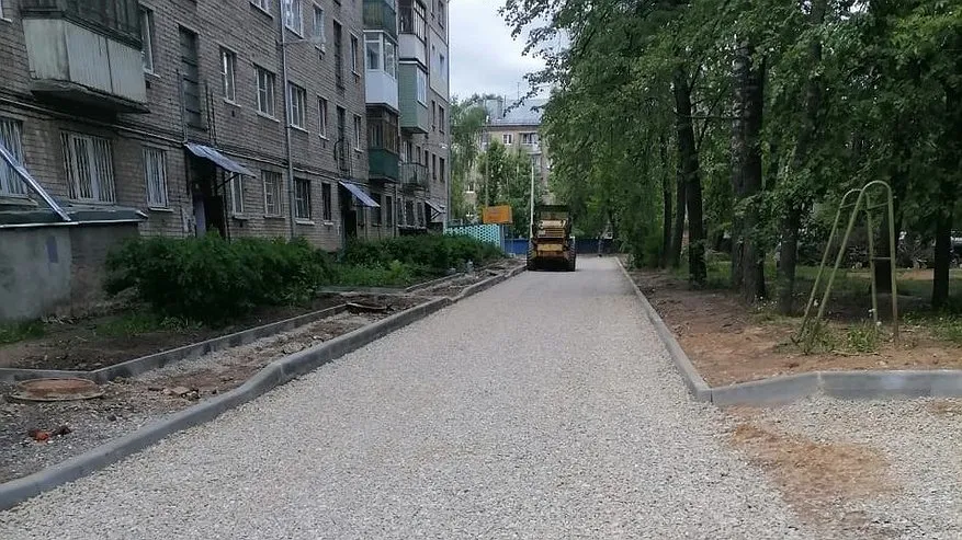Главная картинка новости: Девять дворов в Костроме близки к завершению благоустройства