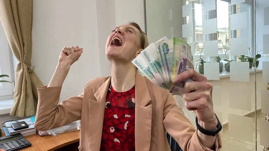 Главная картинка новости: Устанут от денег: астролог Володина предсказала, кто будет купаться в богатстве в 2025 году