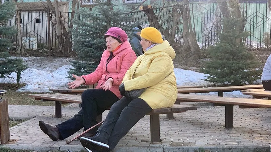 Главная картинка новости: С понедельника платить уже не нужно: работающих и неработающих пенсионеров обрадовали новыми льготами в феврале