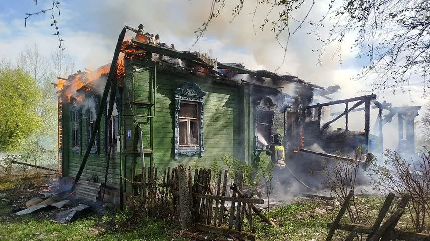 Главная картинка новости: Пять пожаров за сутки в Костромской области: один человек пострадал