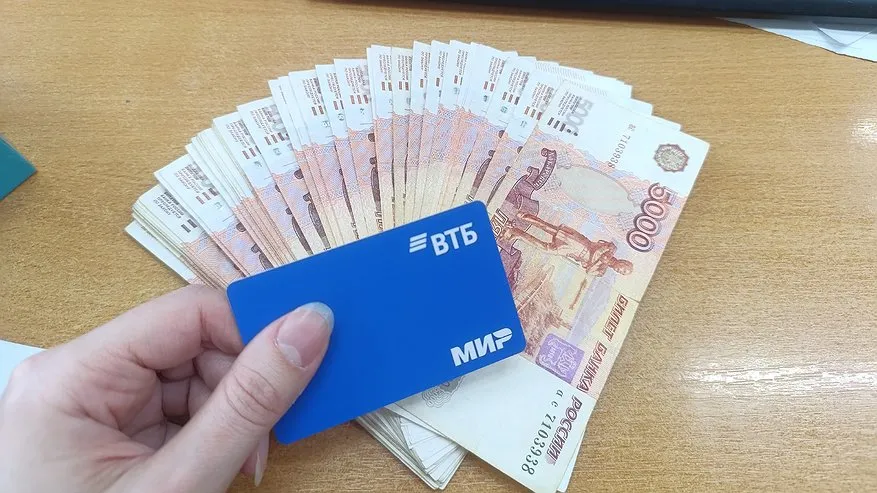 Главная картинка новости: Российские пенсионеры получат приятный денежный бонус в марте: сумма известна