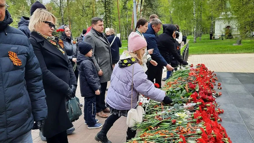 Главная картинка новости: В Костроме мемориал "Вечный огонь" зажгут от пламени с Могилы Неизвестного солдата в Москве