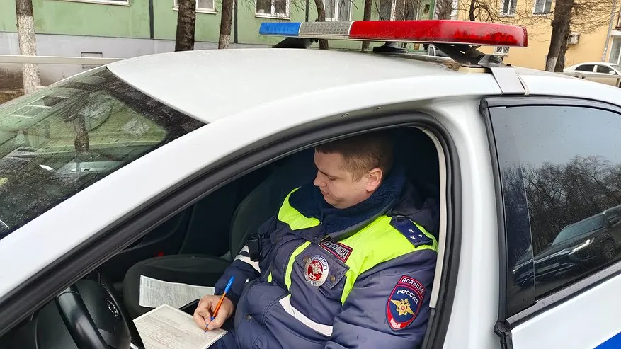 Главная картинка новости: Оставлять машину у водоемов категорически запрещено: за это штрафуют на 400 тысяч рублей - юрист раскрыл, почему