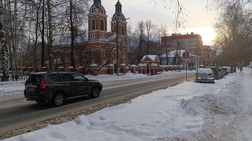 Главная картинка новости: Такое давление в шинах идеально на зиму - экономия бензина и лучше сцепка