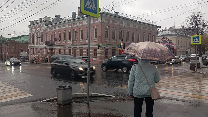 Главная картинка новости: В Костроме объявили метеопредупреждение из-за сильного ветра и грозы