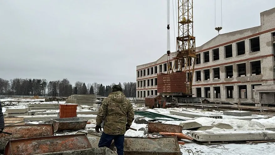 Главная картинка новости: Губернатор Костромской области потребовал ускориться со строительством школы в Караваево