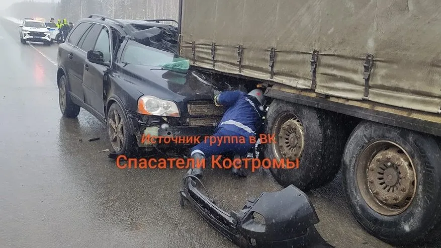 Главная картинка новости: Из-за заглушки ремня безопасности водителю сломало челюсть: появились подробности ДТП с тремя пострадавшими в Судиславском районе