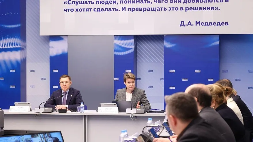 Главная картинка новости: Владимир Якушев: Система оплаты труда учителей и преподавателей требует серьезной доработки