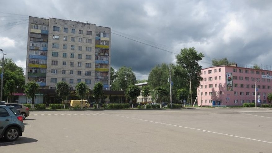 Волгореченск-стайл: убогие балконы, розово-жёлтые цвета и бесконечные продуктовые магазины