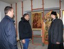 Экс-губернатор Игорь Албин подарил икону новому храму в Селище 