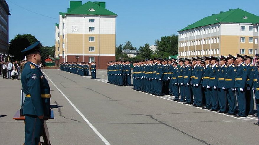 Военная академия выпустила 300 офицеров