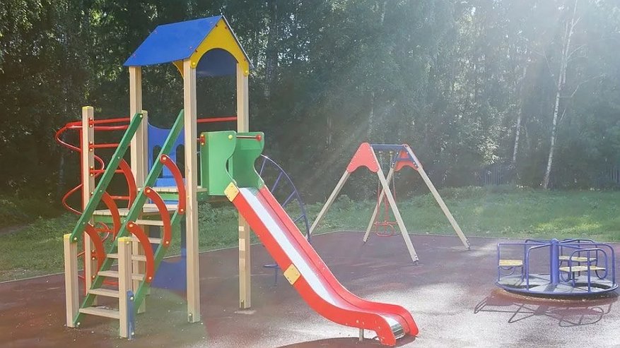 В Костроме приступили к ремонту детских площадок