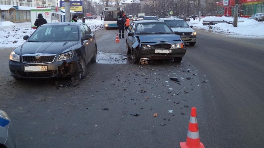 Автоледи совершила наезд на лежащего на дороге пьяного пешехода