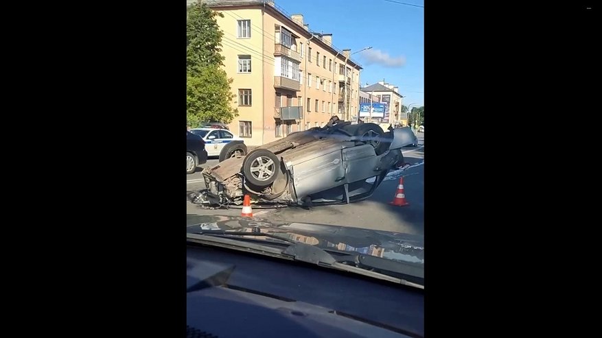 На Кинешемском путепроводе перевернулась легковушка: погибла девушка-пассажир