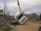 В Островском районе перевернулся грузовик Volvo, перевозивший 30 тонн мазута (ФОТО)