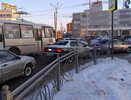 Кострома снова встала в пробке: на мосту через Волгу у автобуса отлетело колесо