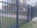 Прокуратура в суде требует построить забор вокруг школы