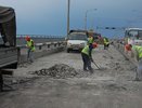 Сегодня на мосту через Волгу трудятся меньше рабочих, чем обычно