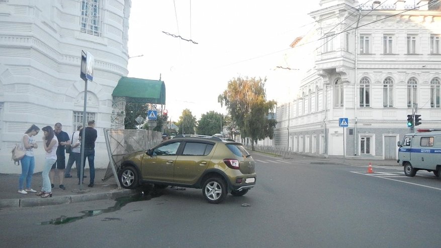 Нарушение ПДД девушкой-водителем привело к аварии: пострадал 6-месячный малыш