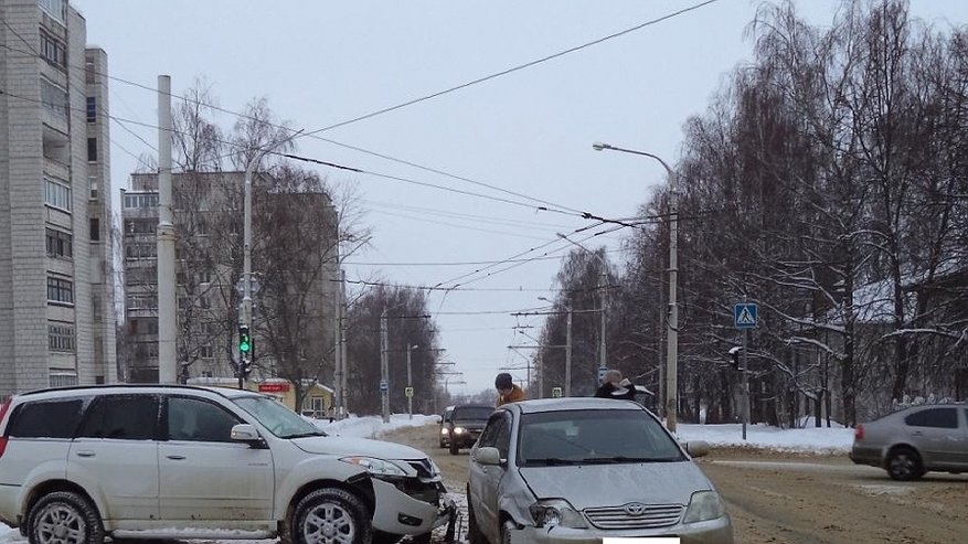 Два водителя устроили ДТП на Заволжской