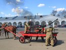 Галичские огнеборцы показали, как тушили пожары с помощью бочки и ручного насоса