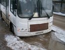 В Костроме пассажирский автобус провалился в дыру в асфальте