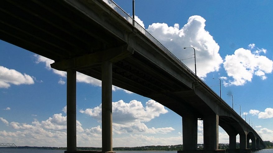 24-летний костромич пытался спрыгнуть с моста через Волгу