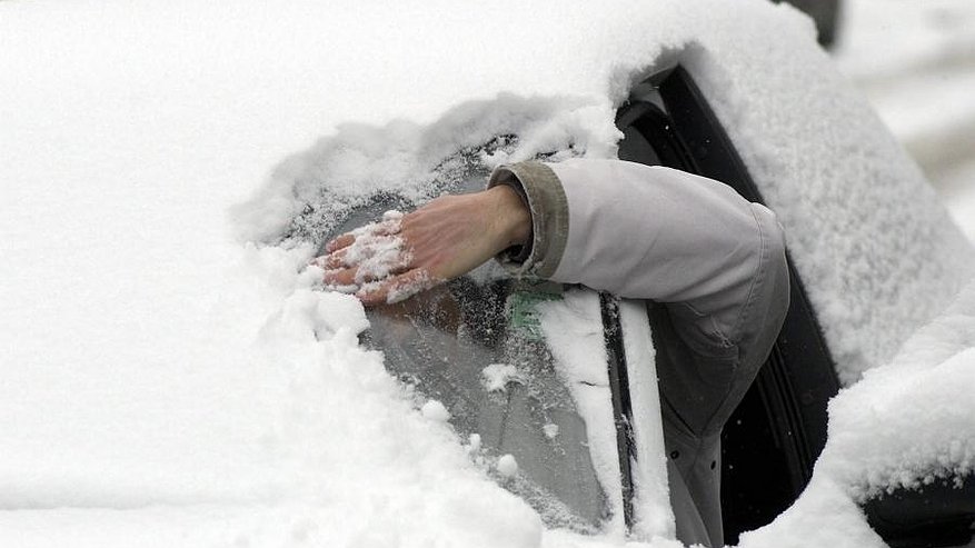 Костромские МЧСники и полицейские спасли автолюбителей из снежного плена