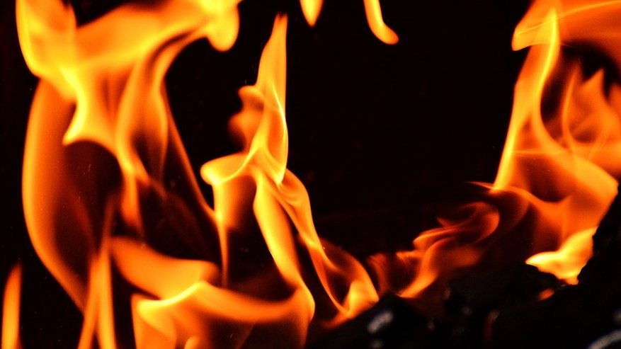 В Мантурово неравнодушные граждане спасли из горящего дома двоих человек