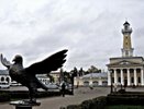  Возвращение бронзового голубя: памятник подбросили на газон в центре
