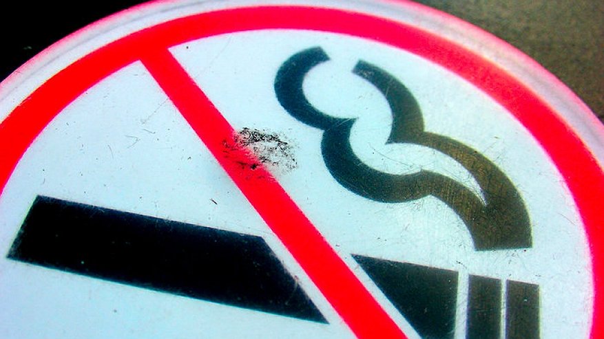Костромские депутаты запретят курильщикам «дымить» у входа в помещения