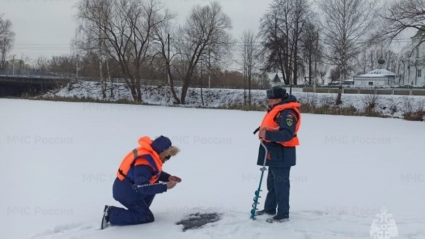 Спасатели провели первые в этом сезоне замеры льда