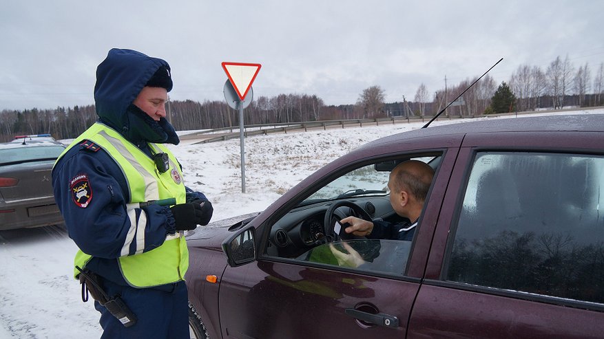 Костромские автоинспекторы ловят нарушителей на федеральных и региональных трассах