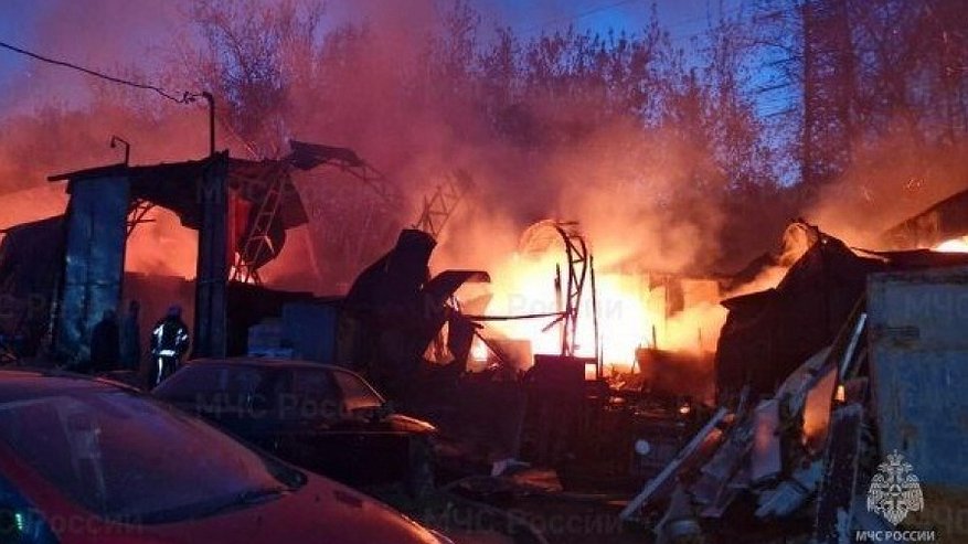 В Костроме снова пожар: сотрудники МЧС тушили его 4 часа