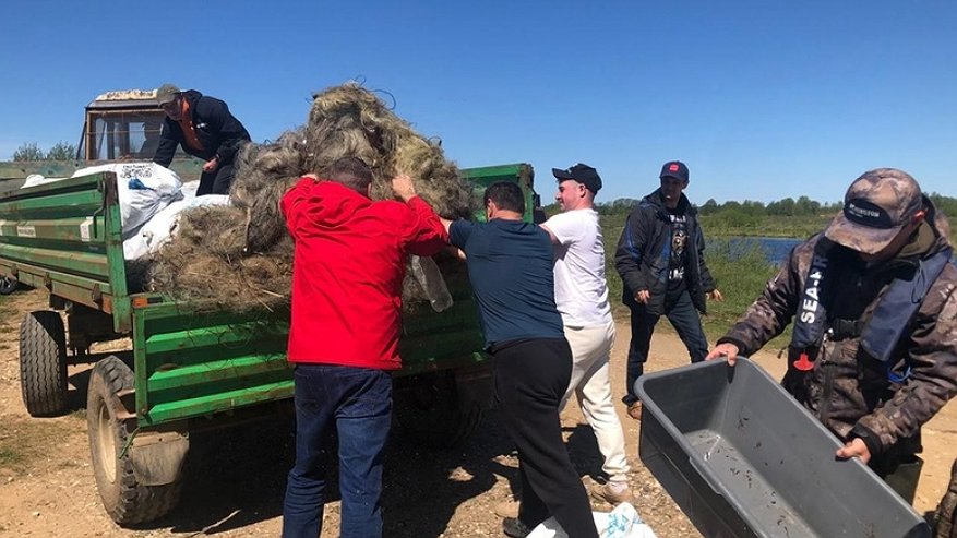 Жители Костромы собрали тонну мусора у Горьковского водохранилища 