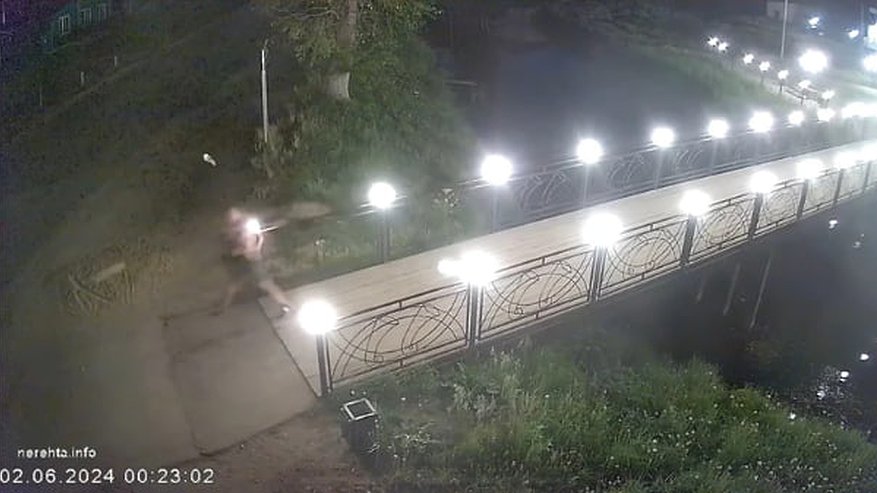 В Костроме студент разбил фонари в парке, радуясь лету