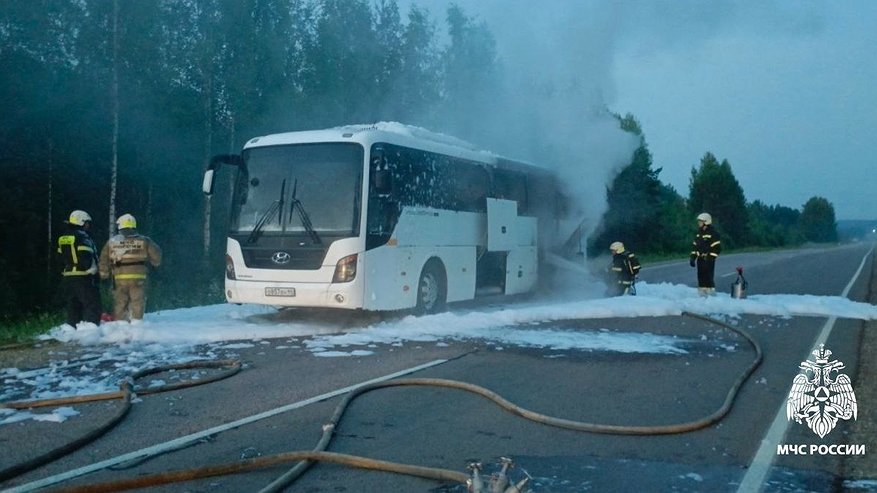 МЧС: сегодня ночью под Костромой загорелся рейсовый автобус