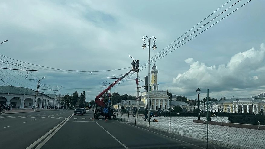 На Сусанинской площади появились стилизованные уличные фонари