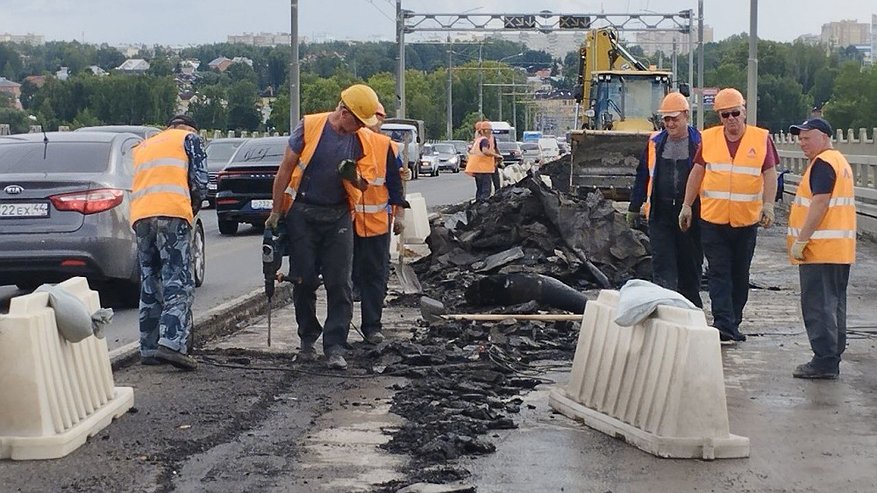 Главная картинка новости: На мосту через Волгу будут менять гидроизоляционный слой