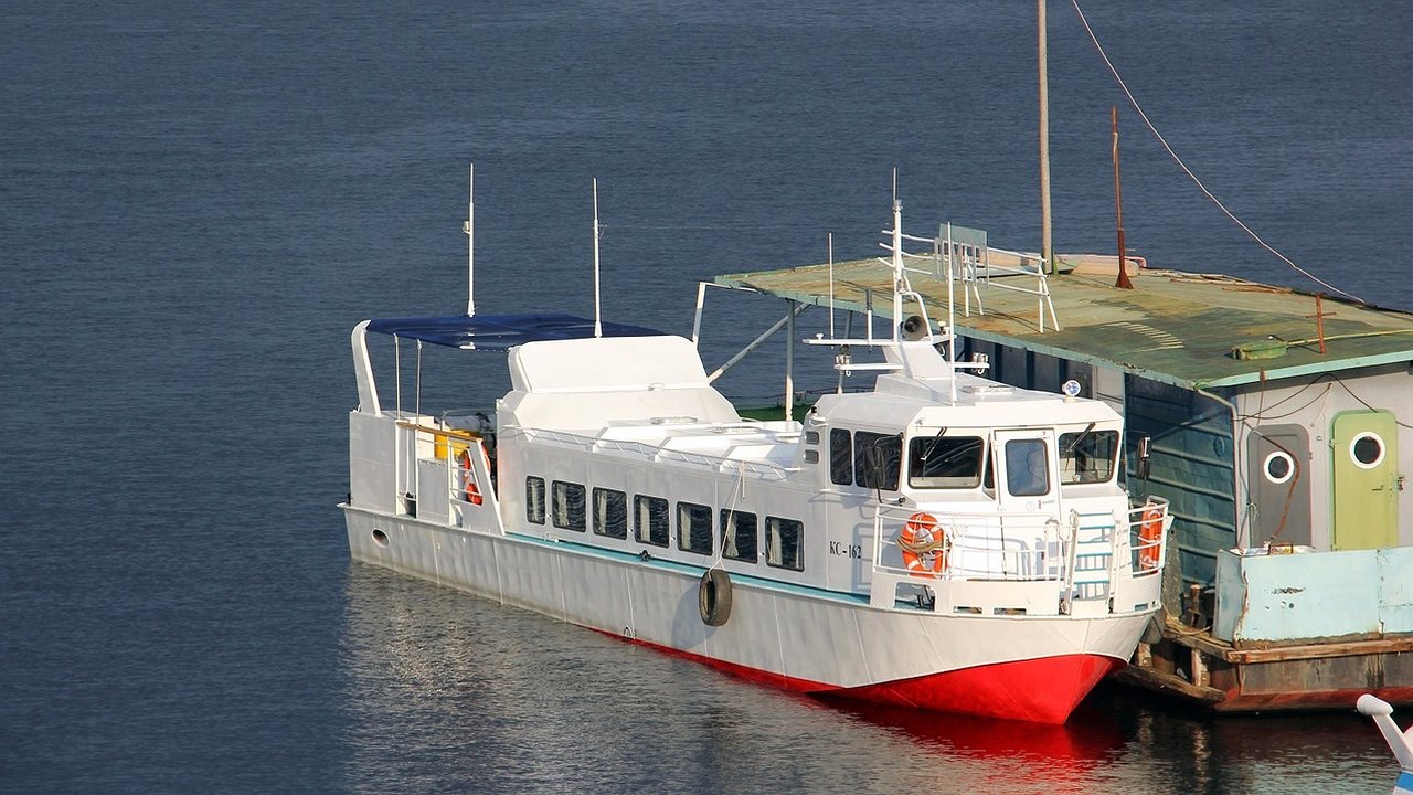 Главная картинка новости: В Костроме на воду спустили уникальное импортонезависимое судно