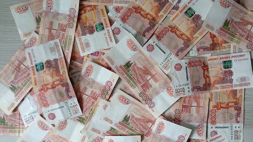 Главная картинка новости: Вытряхните абсолютно все содержимое кошелька – касается всех, у кого есть банкноты номиналом 1000 и 5000 рублей: с 1 августа новые деньги
