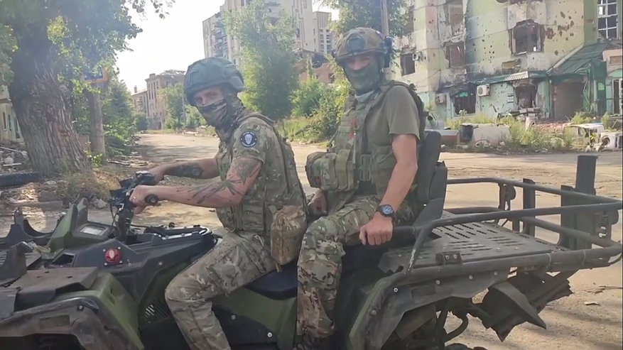 Главная картинка новости: Десантники из Костромской области поздравили регион с 80-летием