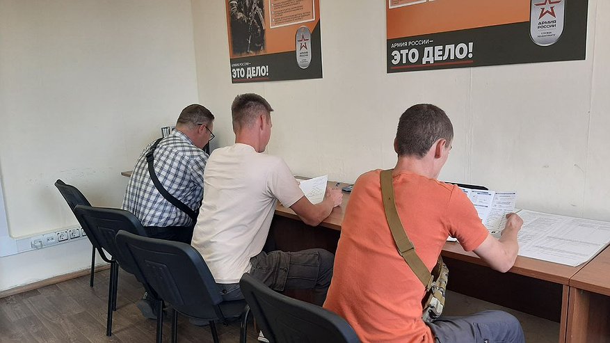 Главная картинка новости: На защиту страны отправилась еще одна группа добровольцев из Костромы
