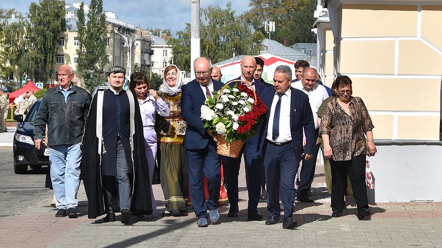Главная картинка новости: Костромичей с Днем города поздравили руководители соседних регионов