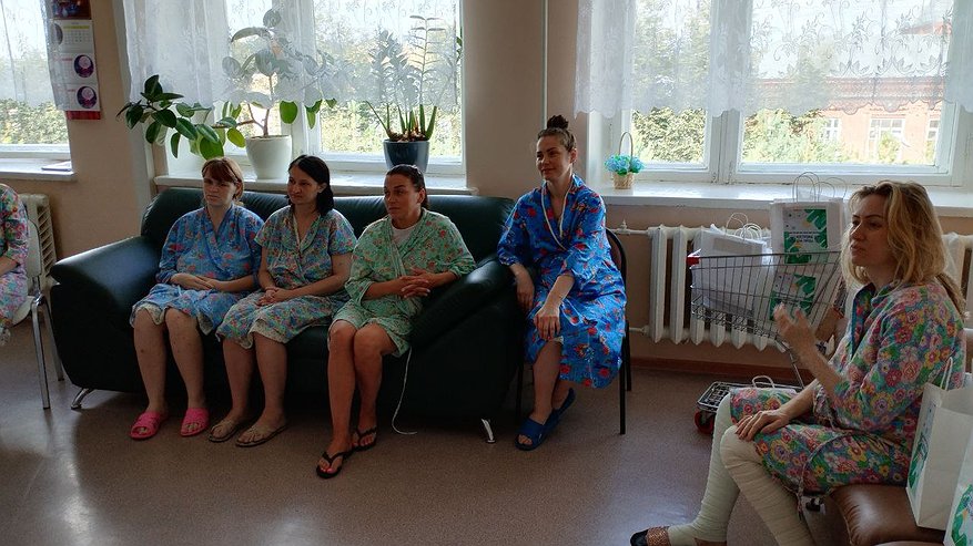 Главная картинка новости: Руководство администрации Костромы поздравило молодых мам в День города