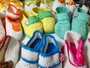 Брянские рукодельницы передали в костромской роддом подарки для малышей